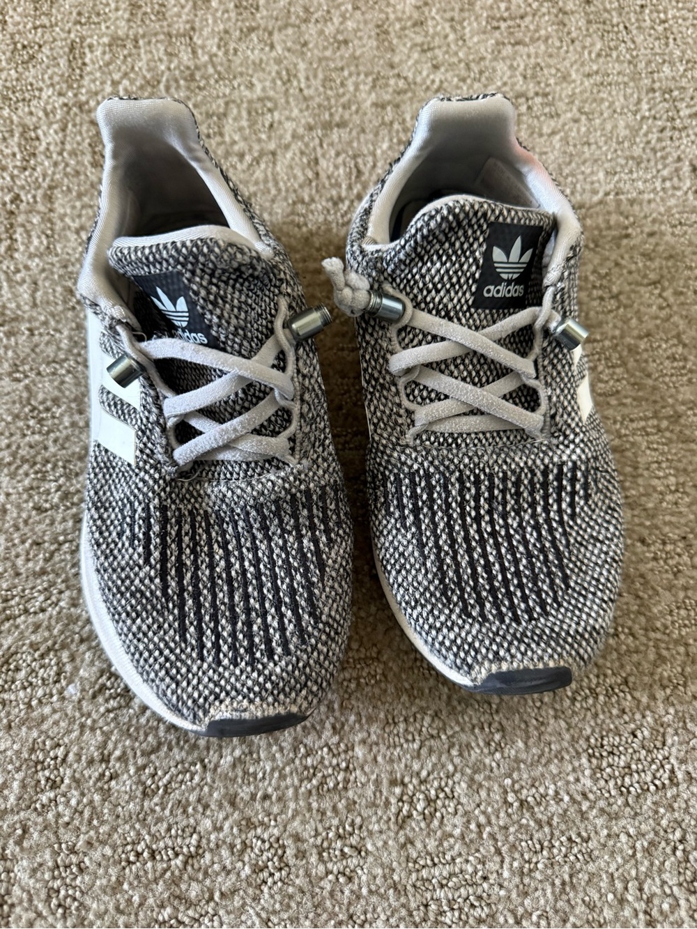 adidas Kids Grey White Knit Sneakers little boys sz 13